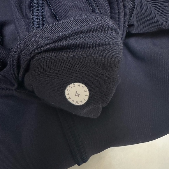 Lululemon Navy Blue Cropped Leggings Mesh Insert🍒 - Picture 5 of 5